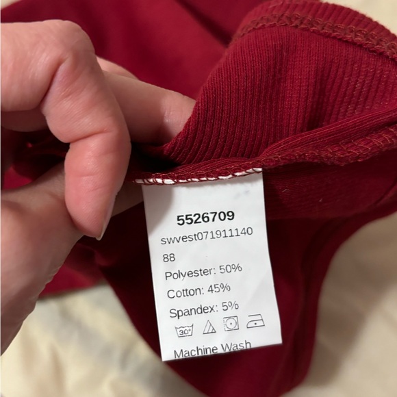 Red tank - Picture 3 of 4